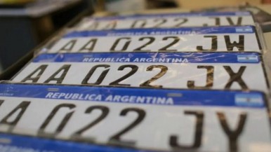 No hay chapas para las patentes en el país: cuál es la medida que tomó el Registro Automotor