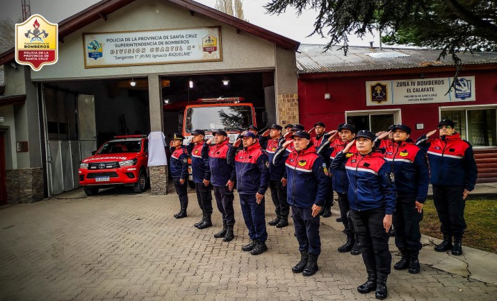 Lo asesin un delincuente en Ro Gallegos hace 30 aos y hoy el Cuartel de Bomberos de El Calafate lleva su nombre: el homenaje al sargento Riquelme