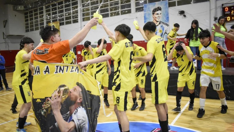 Talleres Azul en Sub 15 y Tehuelche en Sub 17 se consagraron campeones en la Liga Municipal de Futsal Juvenil