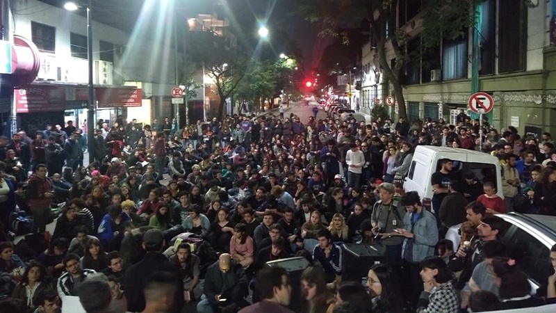 Estudiantes toman facultades de la UBA contra el veto a la ley de Financiamiento Universitario