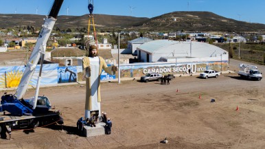 Imponente monumento al Cristo de los Obreros en Cañadón Seco