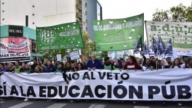 Cómo votarían los diputados de Santa Cruz al veto de Milei por el financiamiento de las universidades: los votos que necesita cada sector 