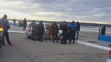 En otro día primaveral en Río Gallegos, detuvieron a dos mujeres en plena costanera y sería por tenencia de drogas  