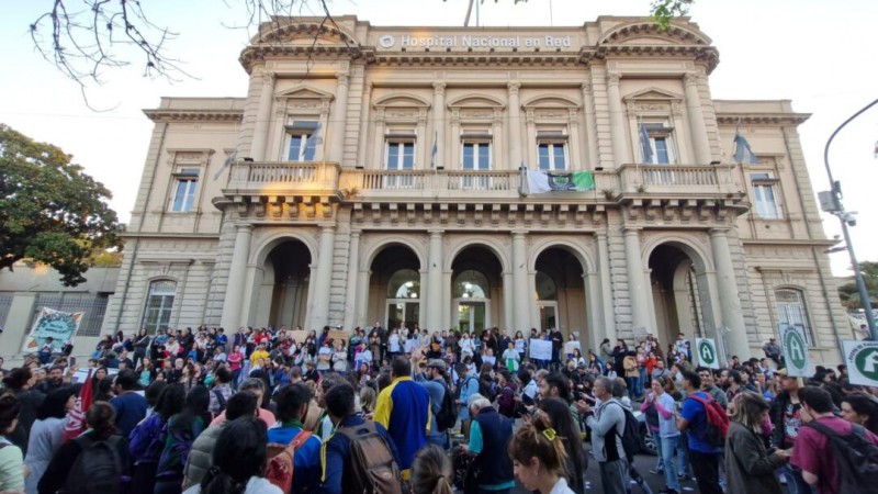 Tras masivas protestas, Gobierno dio marcha atrs y asegura que no cerrar el hospital de salud mental Laura Bonaparte