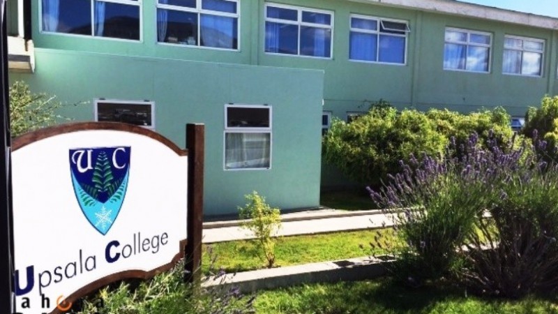 Un grupo de madres y padres de estudiantes que asisten al Colegio Upsala, de El Calafate, decidieron hacer pblica la situacin que atraviesan en relacin al aumento "excesivo" del valor de las cuotas. (Foto: F,M Dimensin)