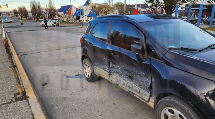 Impactante choque en plena zona cntrica de la ciudad, con un conductor de taxi lesionado