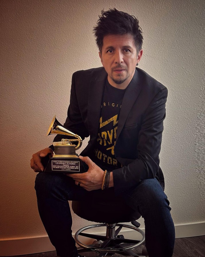 Leandro lvarez, el riogalleguense que vive en Los ngeles , Estados Unidos, y que este ao se alz con un Grammy, en la categora Mejor lbum de Msica Infantil 