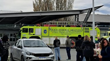 Desconcierto en el aeropuerto de El Calafate: un turista dijo que tenía una bomba y debieron evacuar rápidamente  