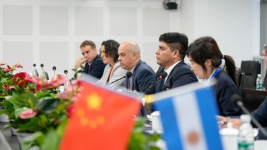 Vidal en China: reunión para destrabar la construcción de las represas y por YCRT