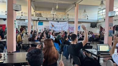 Asamblea  de alumnos  de la Unpa Uaco, decidió toma de la unidad académica 