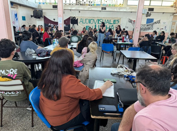 Asamblea  de alumnos  de la Unpa Uaco, decidi toma de la unidad acadmica 