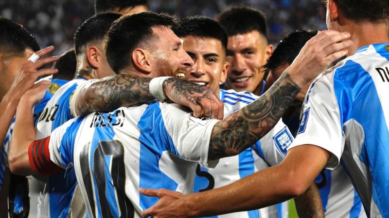 Festejo en el ltimo gol de Lionel Messi. FOTO: Agencia Noticias Argentinas / Claudio Fanchi.