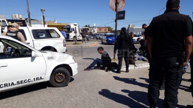 Violenta pelea en Santa Cruz que inició en una pollería y terminó en el estacionamiento del Hospital: uno le lanzó una piedra al otro y luego sacó un cuchillo  