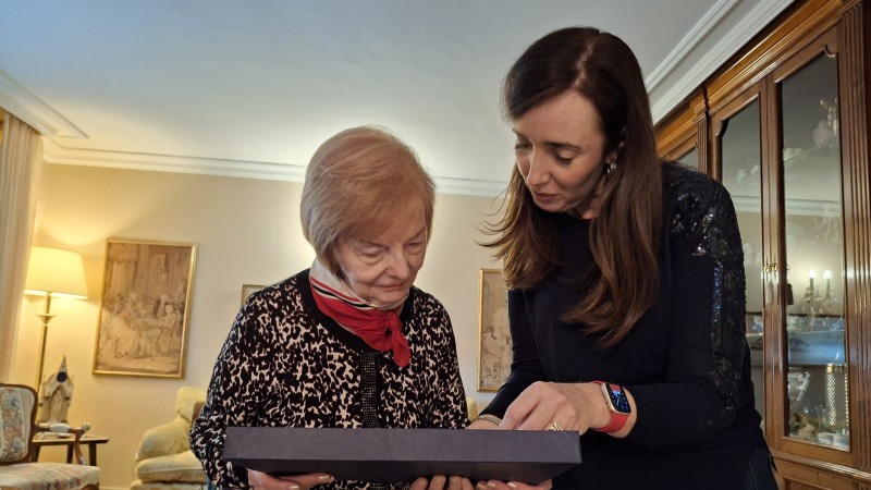 Isabel Martnez de Pern junto a Victoria Villarruel. 