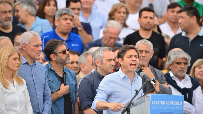 El gobernador Axel Kicillof encabez el acto por el Da de la Lealtad Peronista. Foto: Infobae
