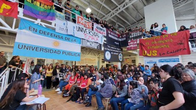 La asamblea interclaustro se reunió en la UNPA-UARG