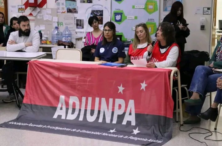 En defensa la Universidad: se realiz la clase pblica "Dispersos, pero no distantes" en Puerto San Julin 