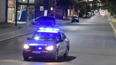 Inseguridad en Santa Cruz: a plena luz del día, le rompieron el vidrio del auto y le robaron todo lo que tenía  