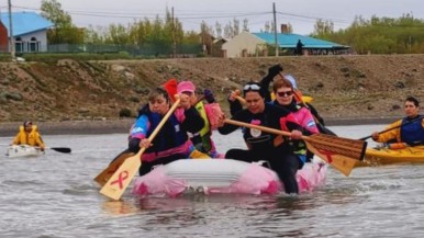 Regata Rosa en Río Gallegos: remaron 20 km para concientizar sobre el cáncer de mama 