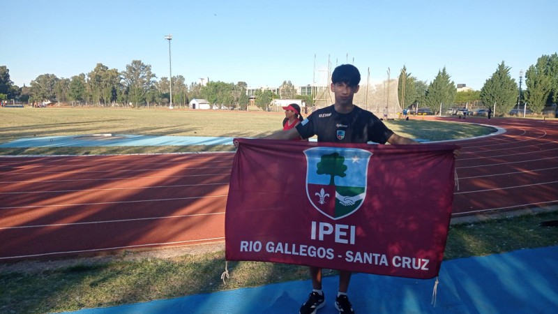 El atleta de Ro Gallegos, Agustn Casanova compiti en el Nacional de Atletismo U 16