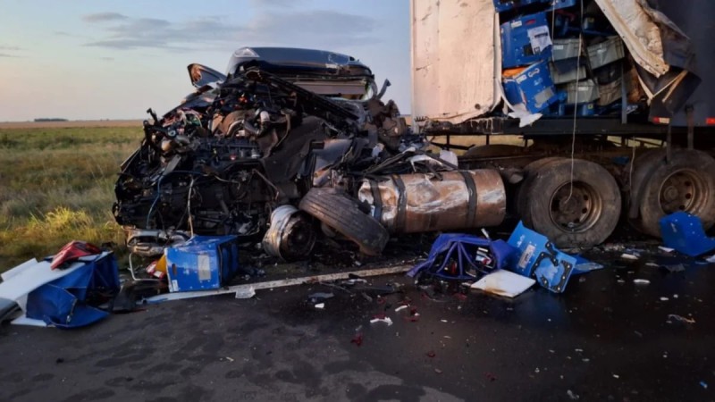 Choque de camiones sobre Ruta 14 dej un chofer muerto