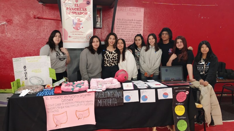 Fue importante la participacin de estudiantes de quinto ao del Colegio Repblica de Guatemala.