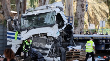 Ataque terrorista en Israel: un camión embistió una parada de ómnibus en Tel Aviv