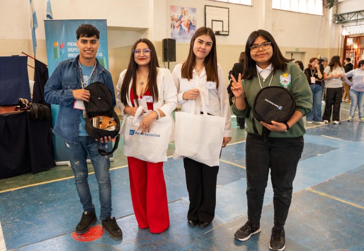 Proyectos de estudiantes secundarios de Santa Cruz fueron premiados por su innovacin educativa