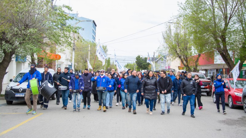 Paro de Luz y Fuerza en Santa Cruz: cul es el salario de un recin ingresante, cunto piden y cul es la oferta que les hicieron de aumento salarial 