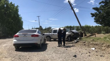 Santa Cruz: chocó a un auto, escapó en aparente estado de ebriedad, abandonó su camioneta y es buscado por la Policía 