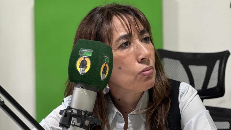 Roxana Reyes en los estudios de Radio Nuevo Da. 