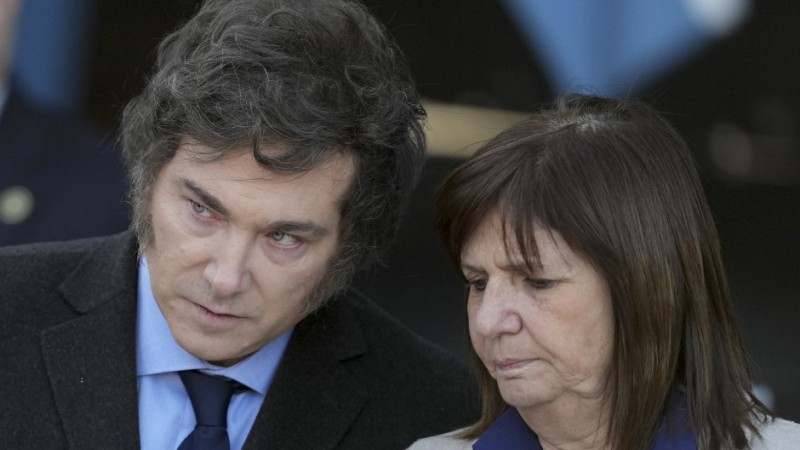 Javier Milei junto a la ministra Patricia Bullrich. 