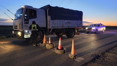  Alerta Naranja: restringen la circulación  para todo tipo de vehículos en Santa Cruz