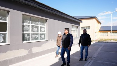 Pico Truncado: el Gobernador supervisó avances de la obra en escuela N°85