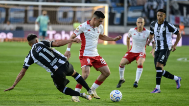 Huracán pelea por el torneo 