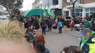 Marcha provincial estatal: "No vamos a permitir ningún despido en Santa Cruz ni vamos a aceptar una propuesta salarial mísera"