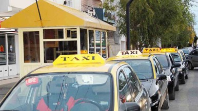 Vuelve a subir la bajada de bandera de taxis y remises en Río Gallegos: cuánto costará desde el próximo lunes  