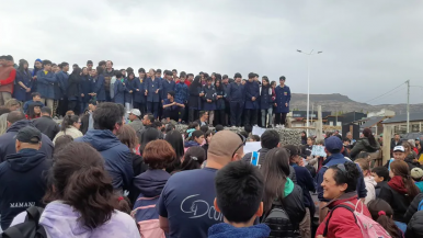 Hubo reclamo fuera del colegio de Valdocco en El Calafate 