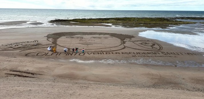 Mir el homenaje a Colapinto en playa de Las Grutas y la respuesta del piloto en redes