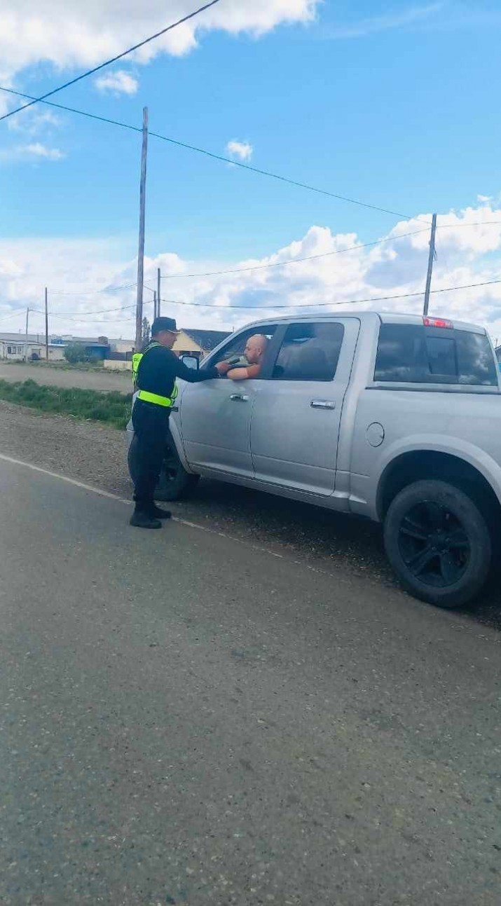 Polica Caminera realiz controles preventivos en paradas en las Ruta nacional 40 y provincial 5