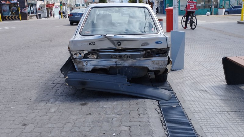 Buscan al conductor de un Citroen C4 que choc y se dio a la fuga en Ro Gallegos