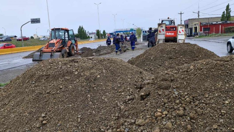 Servicios Pblicos trabajando en el acueducto. 