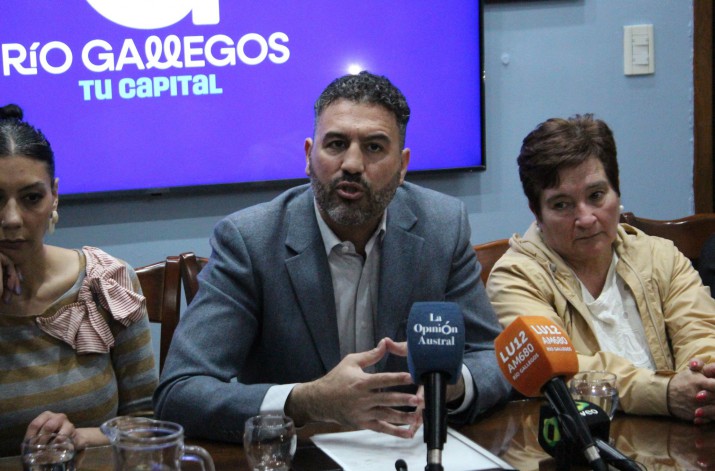 Diego Robles junto a Sara Delgado y Mnica Gutirrez. Foto: Julin Quirs/Nuevo Da.&nbsp;