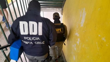 La Policía realizó el operativo en Caleta Olivia 