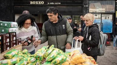 Día triste para Locomotora Castro: le robaron alimentos para sus comedores y le destrozaron su auto