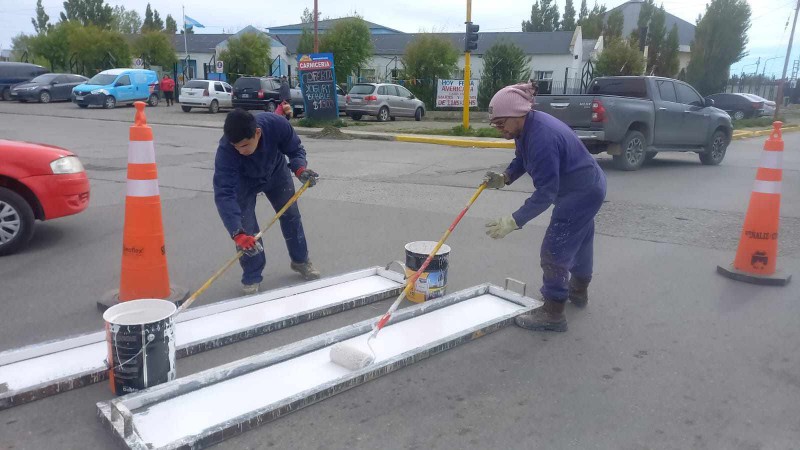 Ro Gallegos: la Municipalidad contina con el programa "Ordenamiento Barrial" y estuvo en los barrios Gregores y San Martn  