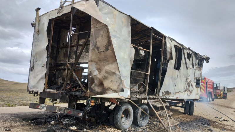 Se incendi un casilla de Vialidad Nacional. 