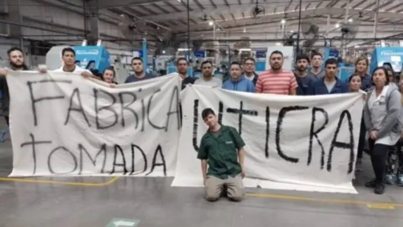 Trabajadores tomaron una fbrica de calzado en Buenos AIres ante la amenaza de cierre de la empresa Bicontinentar