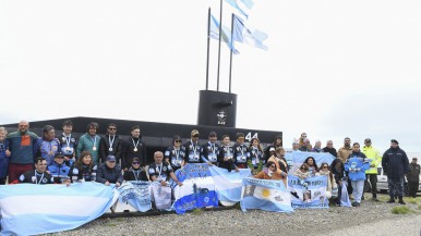 El Gobierno de Santa Cruz recibió a los atletas de la Segunda Ultra Maratón homenaje ARA San Juan