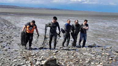 Río Gallegos: buscaba lombrices en la ría, quedó atrapado y lo terminó rescatando Protección Civil  